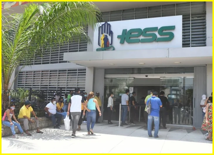 ¿Quiénes deben afiliarse obligatoriamente al IESS y cómo se registran?